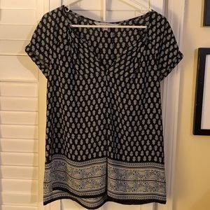 Max Studio short sleeve v-neck boho top.